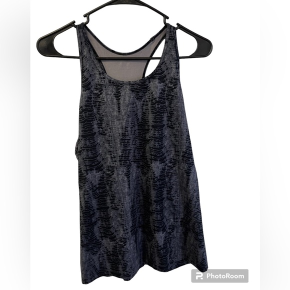 Under Armour Women’s Tie Dye Fitted Tank Size L - Picture 1 of 3